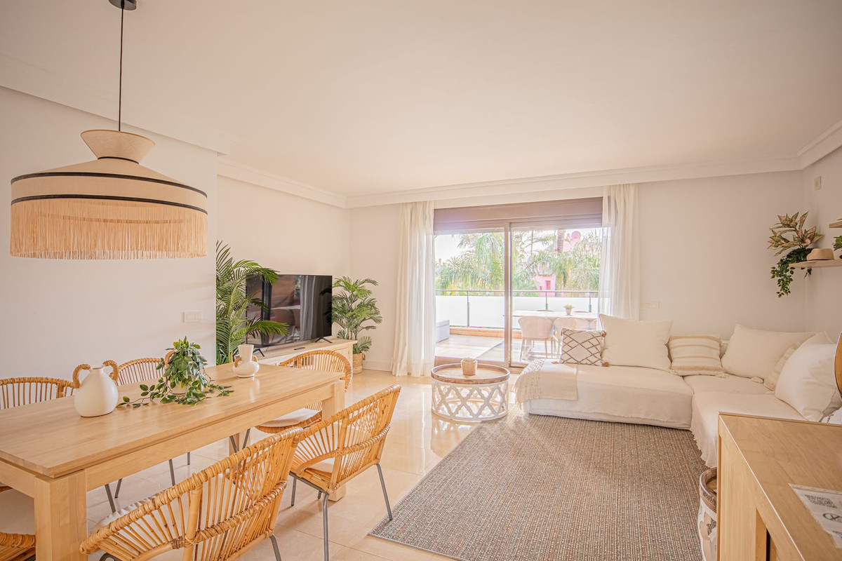 3 Bedroom Apartment for Sale in Estepona