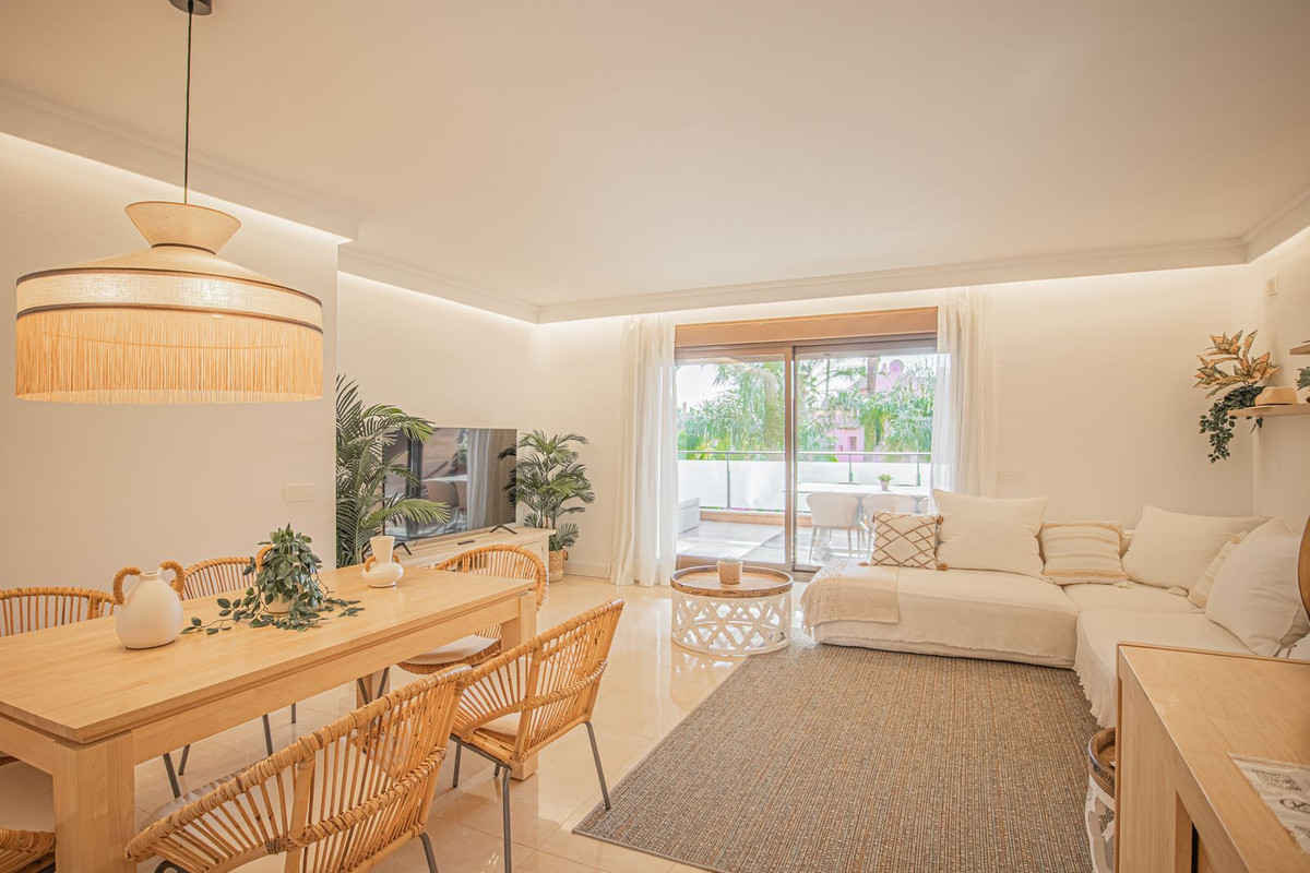 3 Bedroom Apartment for Sale in Estepona — 2