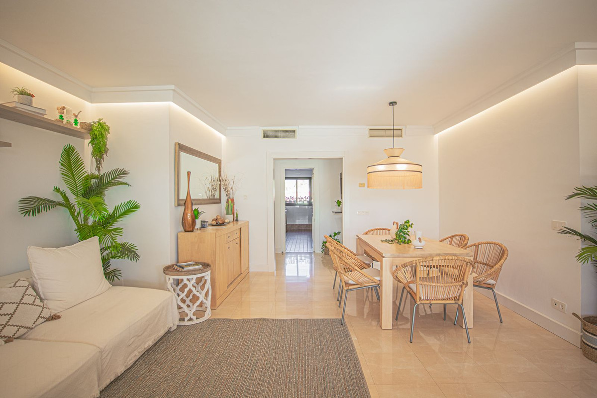 3 Bedroom Apartment for Sale in Estepona — 8