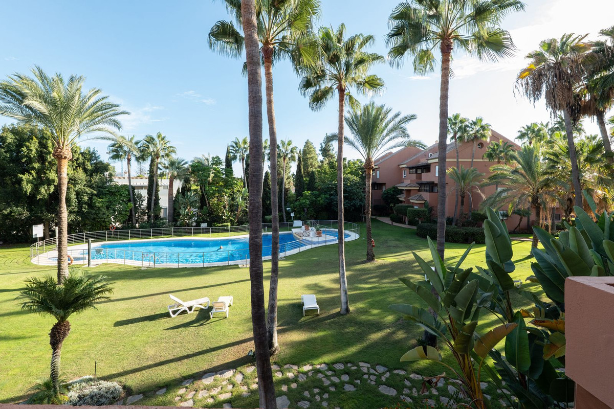2 Bedroom Apartment for Sale in Puerto Banús — 3