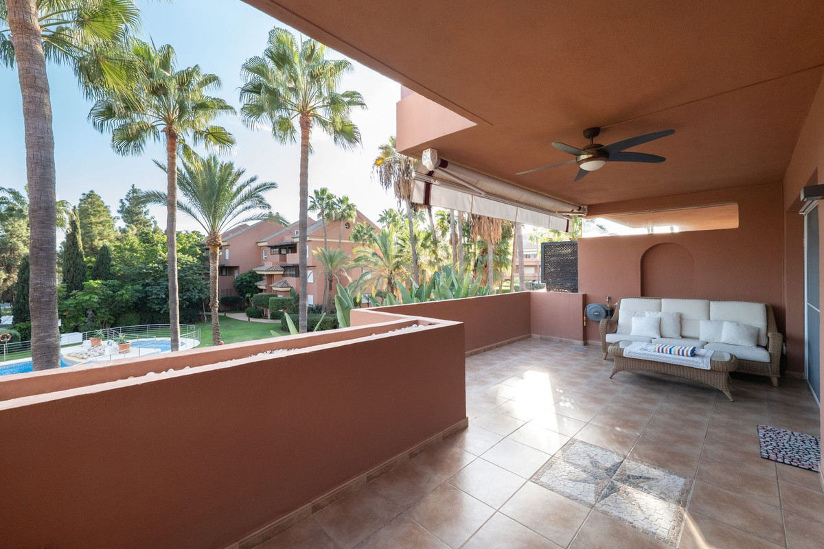2 Bedroom Apartment for Sale in Puerto Banús — 4