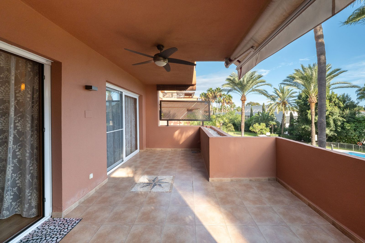 2 Bedroom Apartment for Sale in Puerto Banús — 6