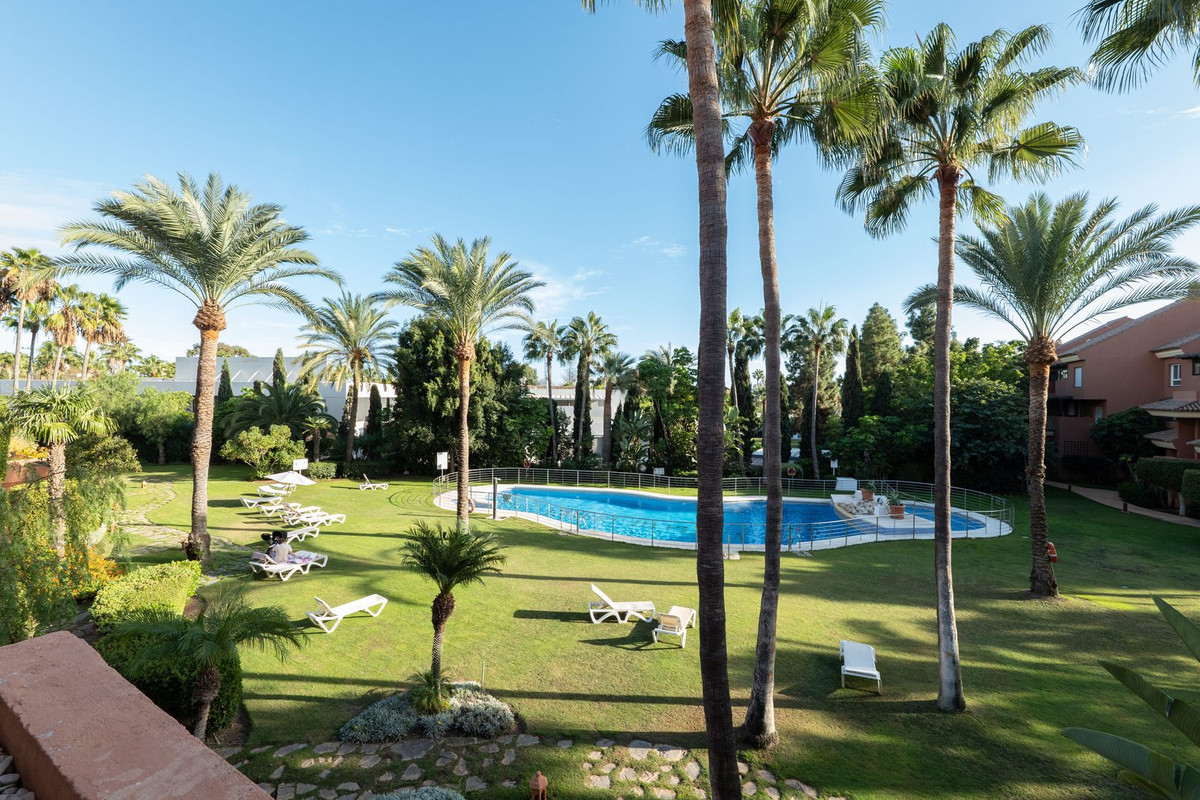 2 Bedroom Apartment for Sale in Puerto Banús — 7