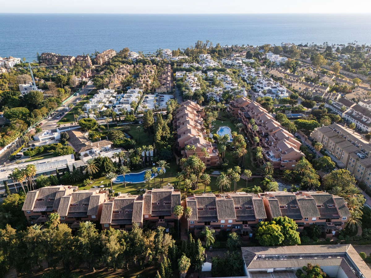 2 Bedroom Apartment for Sale in Puerto Banús — 8