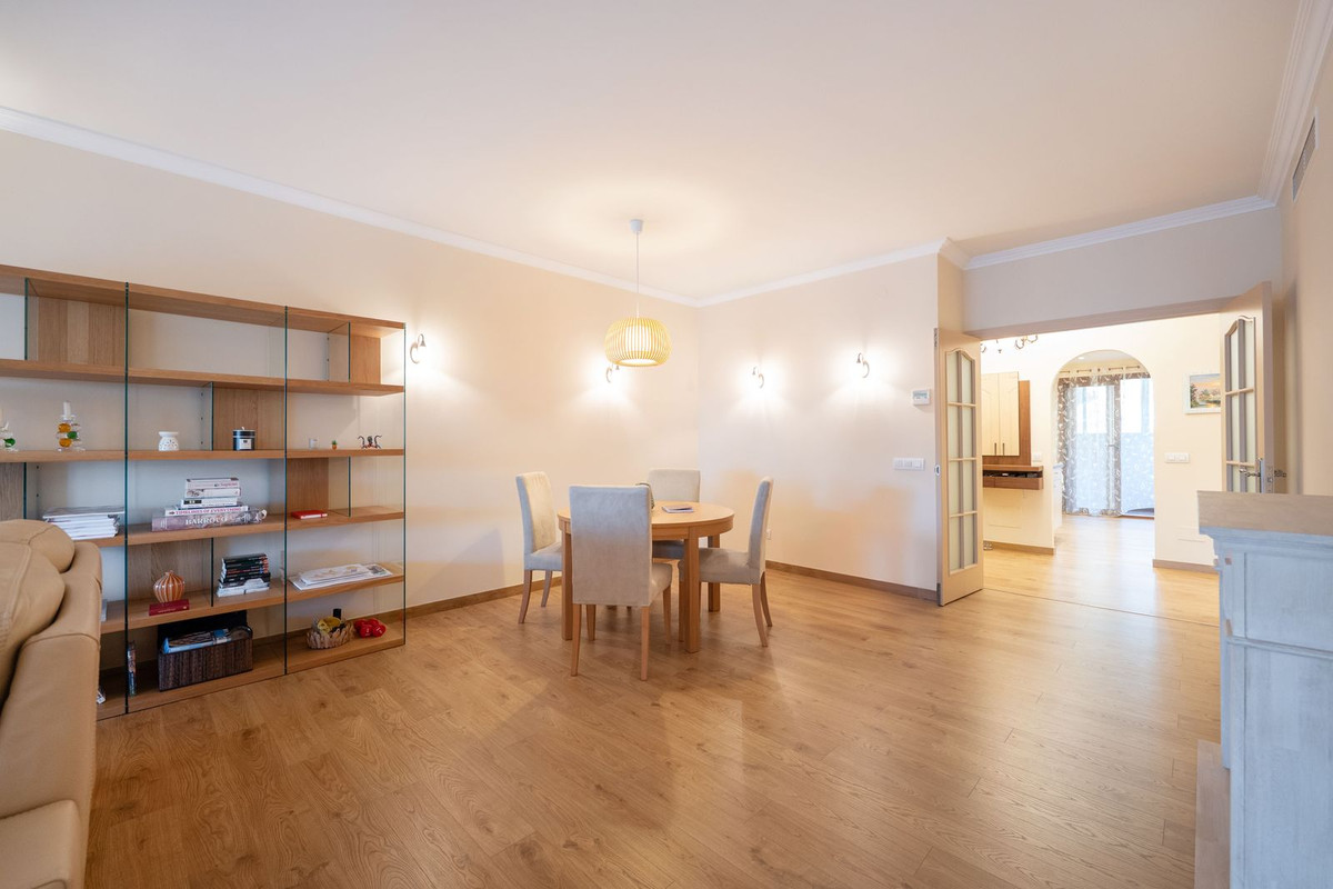 2 Bedroom Apartment for Sale in Puerto Banús — view 10
