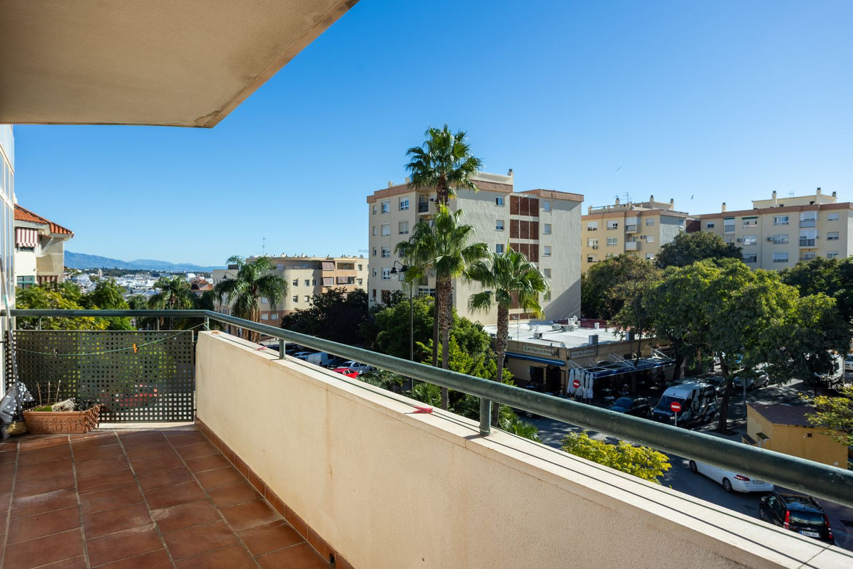 3 Bedroom Apartment for Sale in Estepona