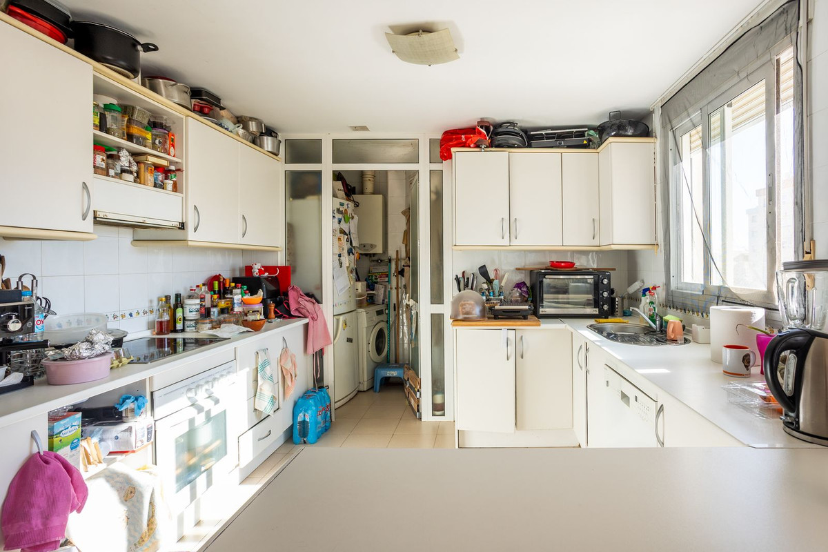3 Bedroom Apartment for Sale in Estepona — 7