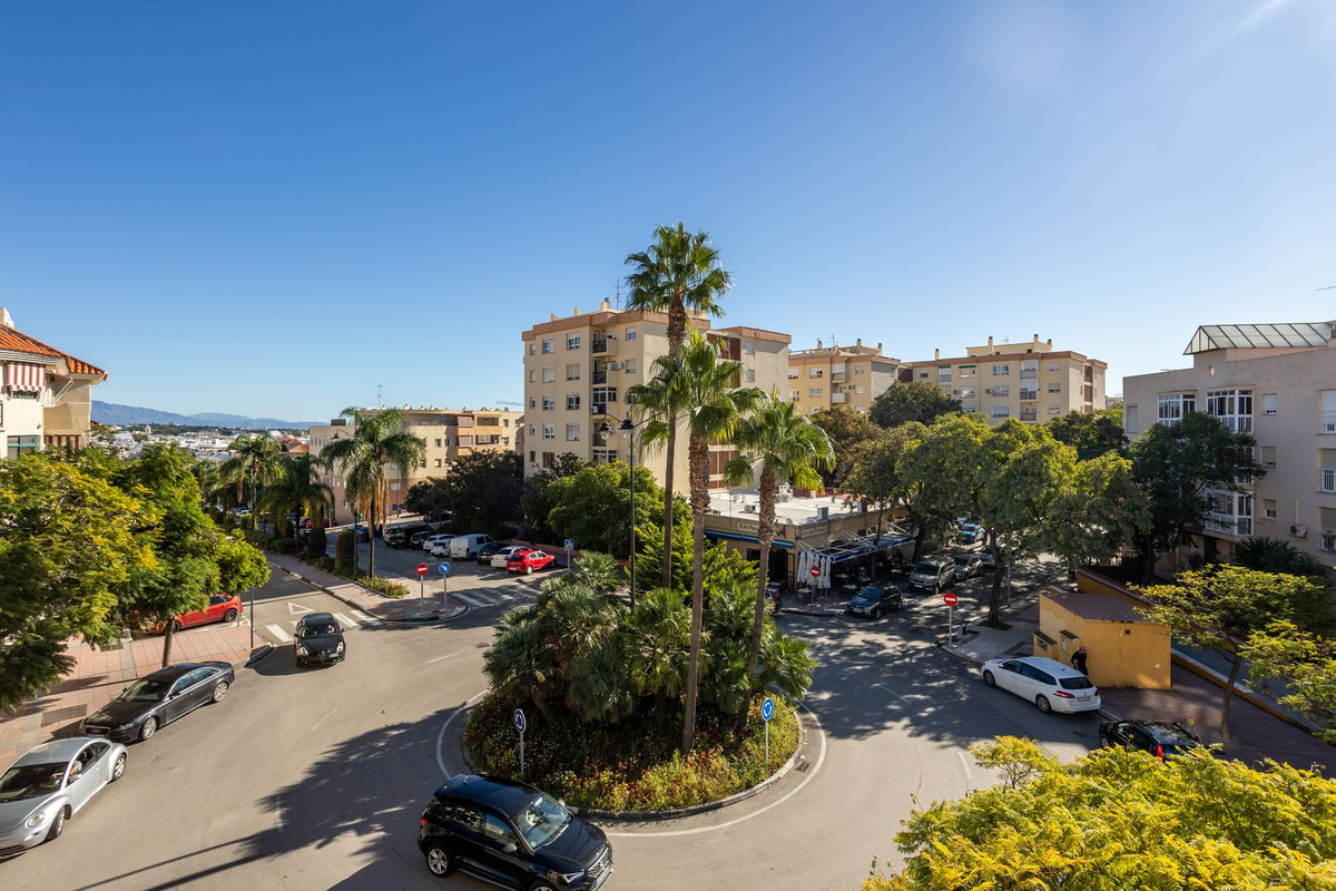 3 Bedroom Apartment for Sale in Estepona — 8