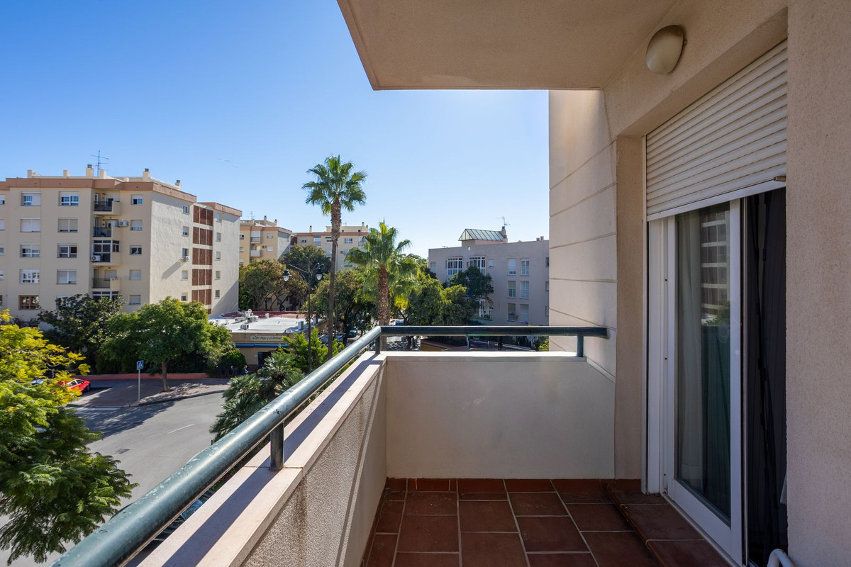 3 Bedroom Apartment for Sale in Estepona — 9