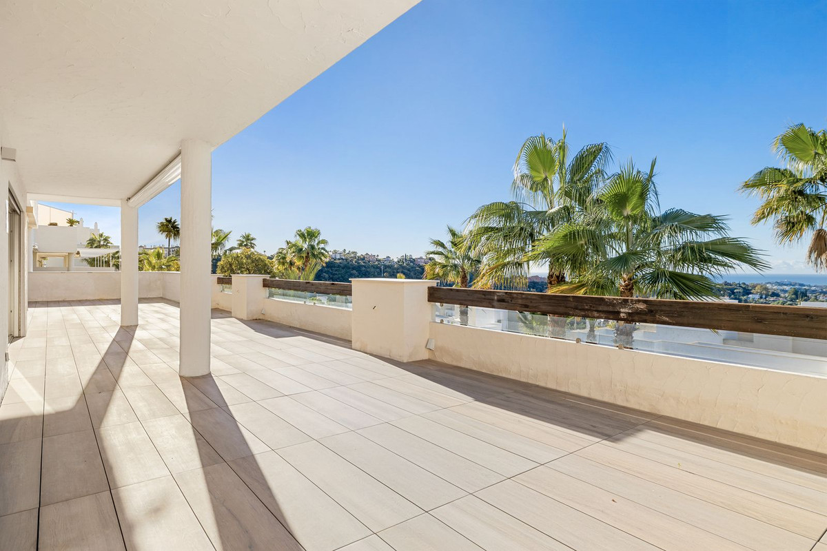 3 Bedroom Apartment for Sale in Benahavís — 3