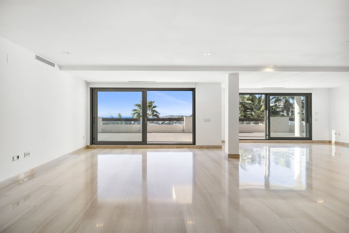 3 Bedroom Apartment for Sale in Benahavís — 7
