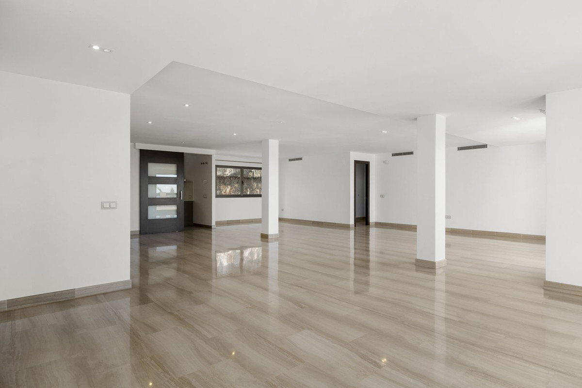 3 Bedroom Apartment for Sale in Benahavís — 8