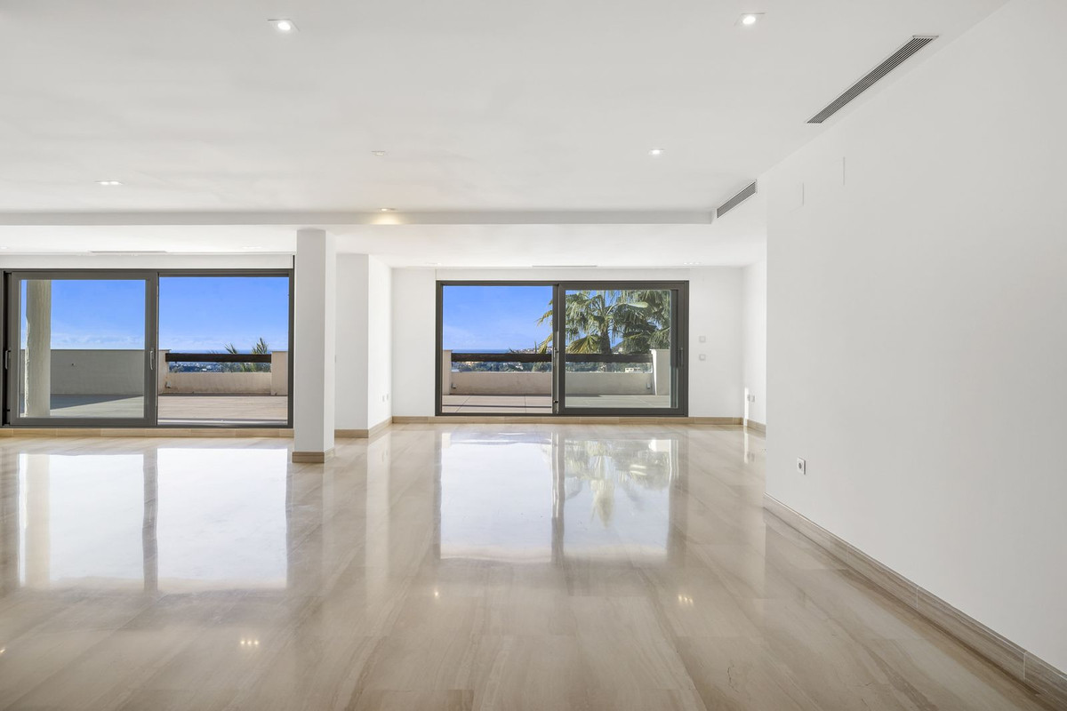 3 Bedroom Apartment for Sale in Benahavís — 9