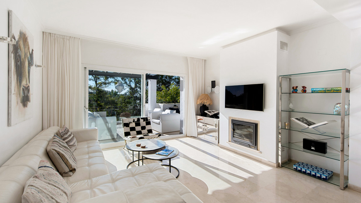 2 Bedroom Apartment for Sale in Nueva Andalucía — 2
