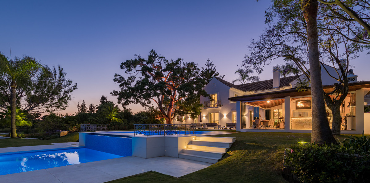 6 Bedroom Villa for Sale in Nueva Andalucía — view 20