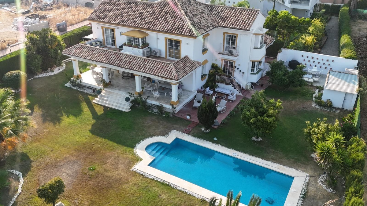 7 Bedroom Villa for Sale in Guadalmina Alta — 2