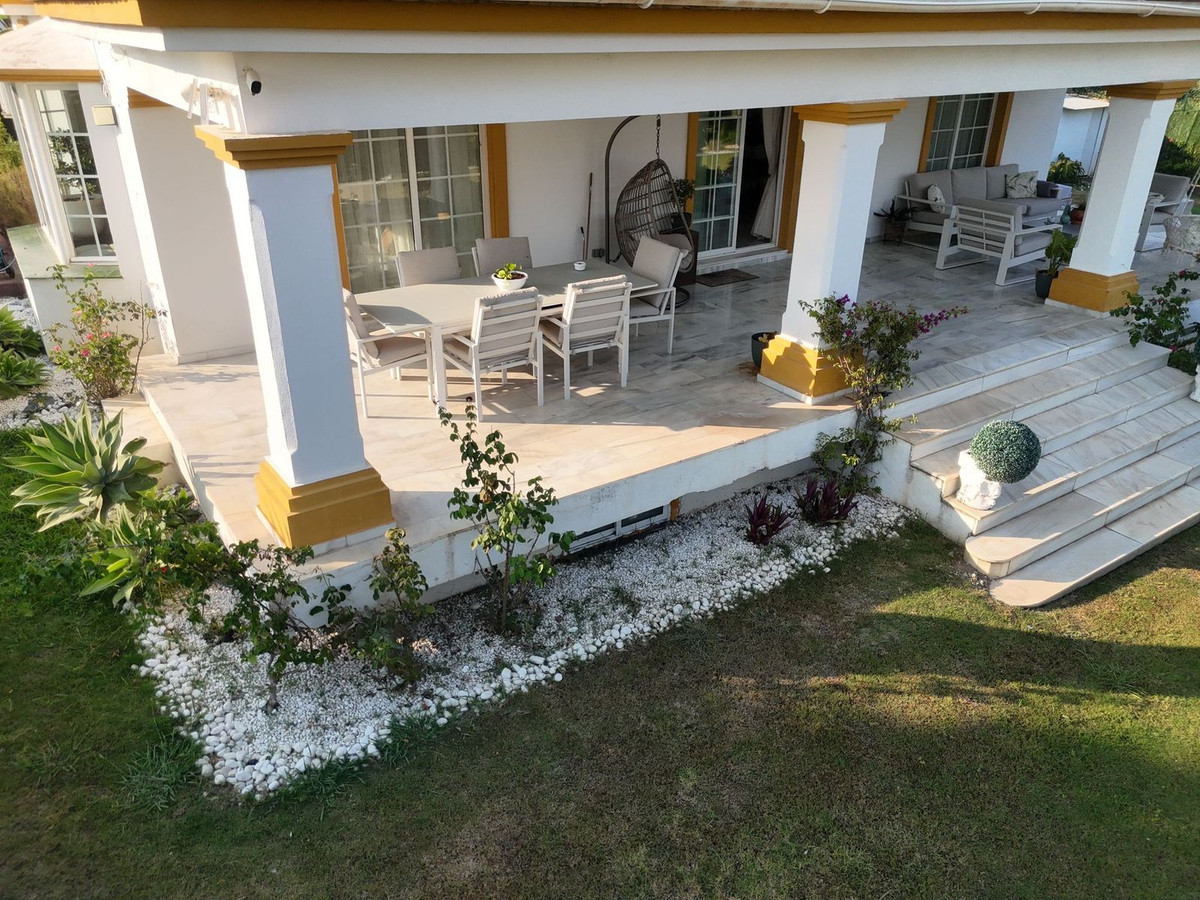 7 Bedroom Villa for Sale in Guadalmina Alta — 4