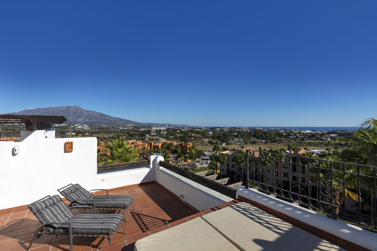 3 Bedroom Apartment for Sale in Benahavís
