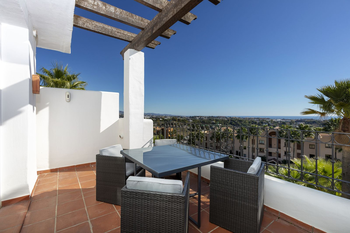 3 Bedroom Apartment for Sale in Benahavís — 2