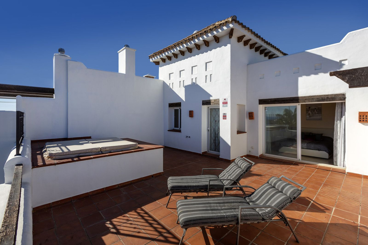 3 Bedroom Apartment for Sale in Benahavís — 3
