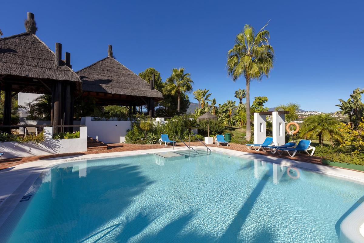 3 Bedroom Apartment for Sale in Benahavís — 7