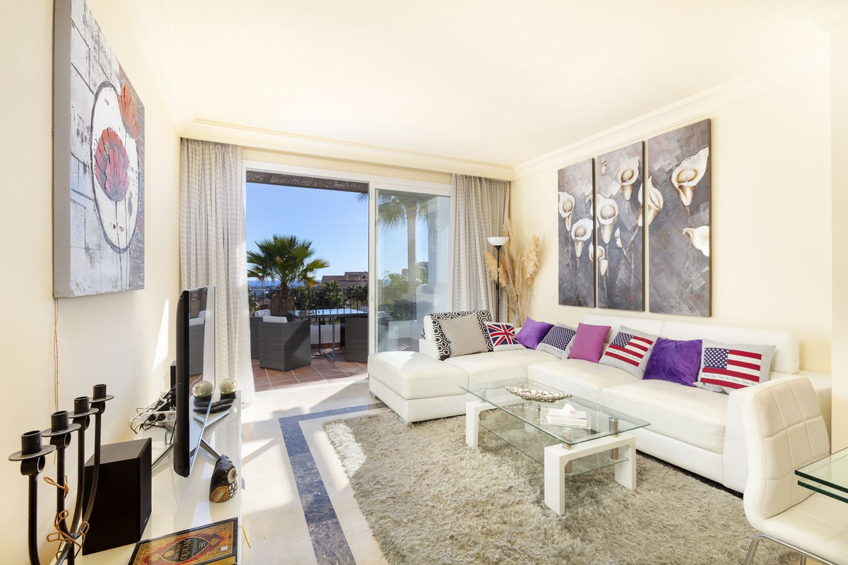 3 Bedroom Apartment for Sale in Benahavís — 9