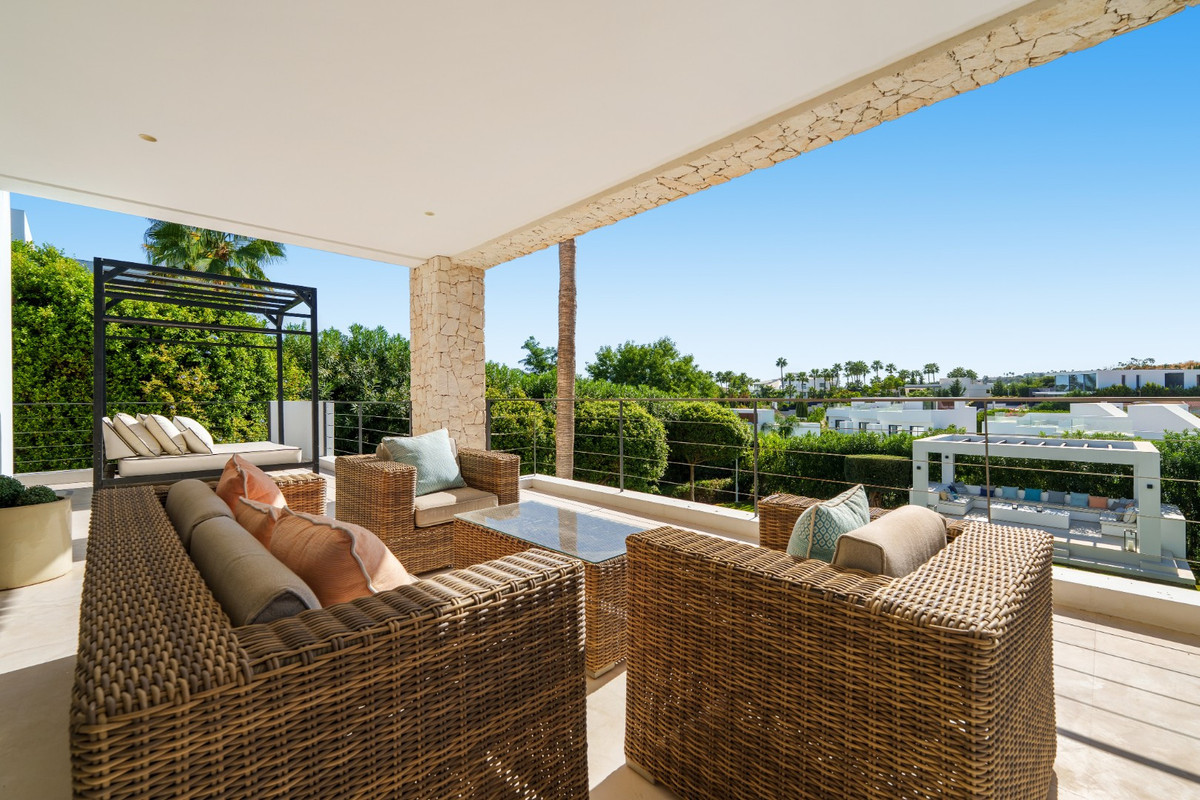 6 Bedroom Villa for Sale in Nueva Andalucía — view 17
