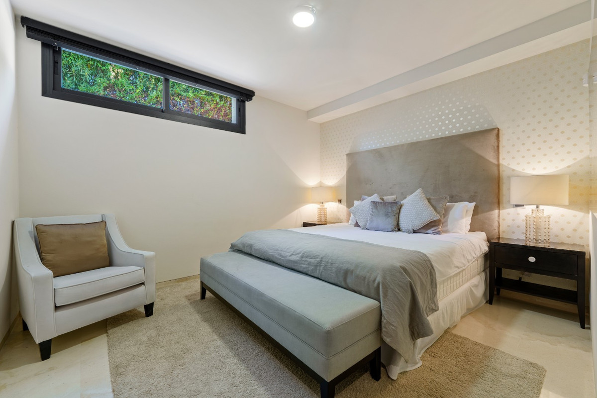 6 Bedroom Villa for Sale in Nueva Andalucía — view 19