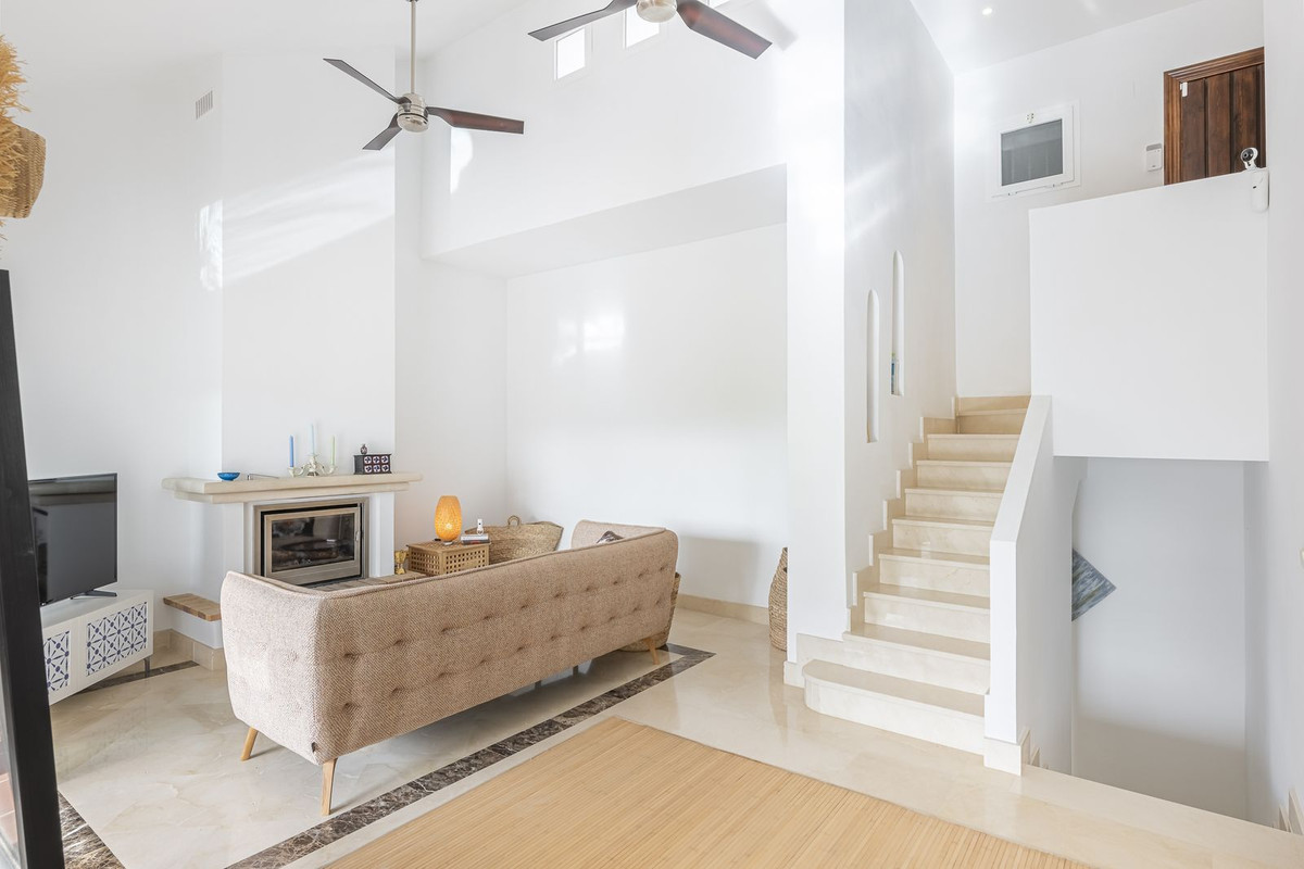 3 Bedroom Villa for Sale in Istán — 4