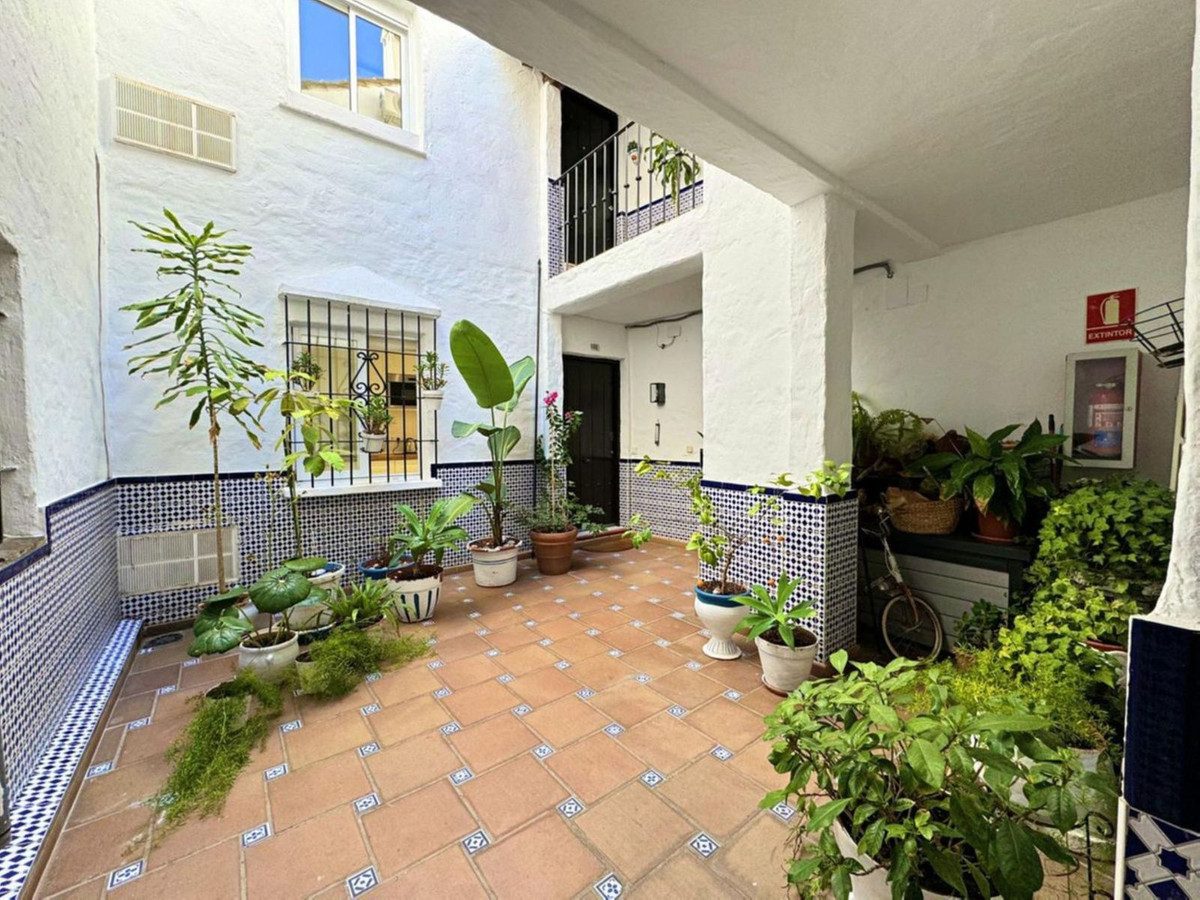 2 Bedroom Apartment for Sale in Puerto Banús — 2