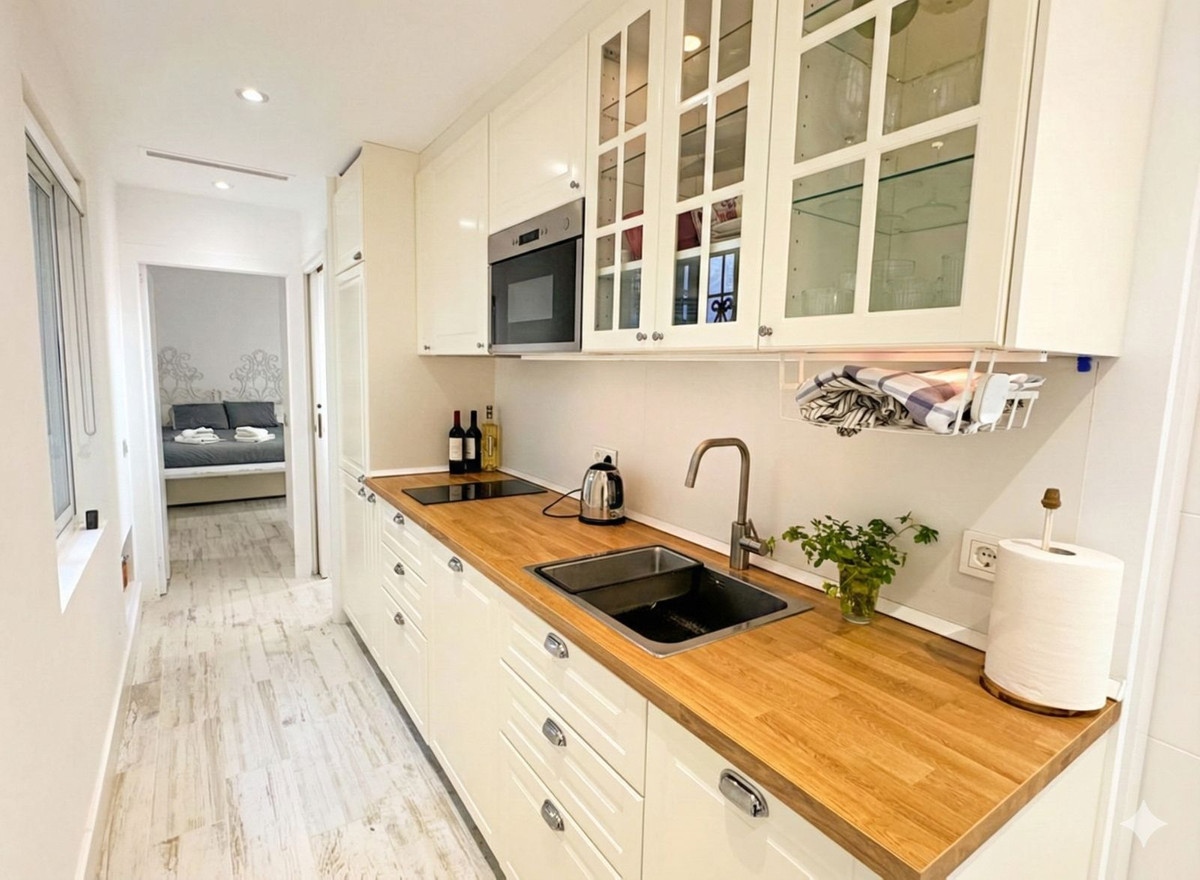 2 Bedroom Apartment for Sale in Puerto Banús — 3
