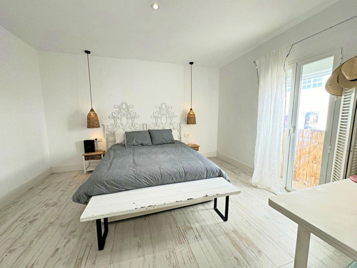 2 Bedroom Apartment for Sale in Puerto Banús — 4