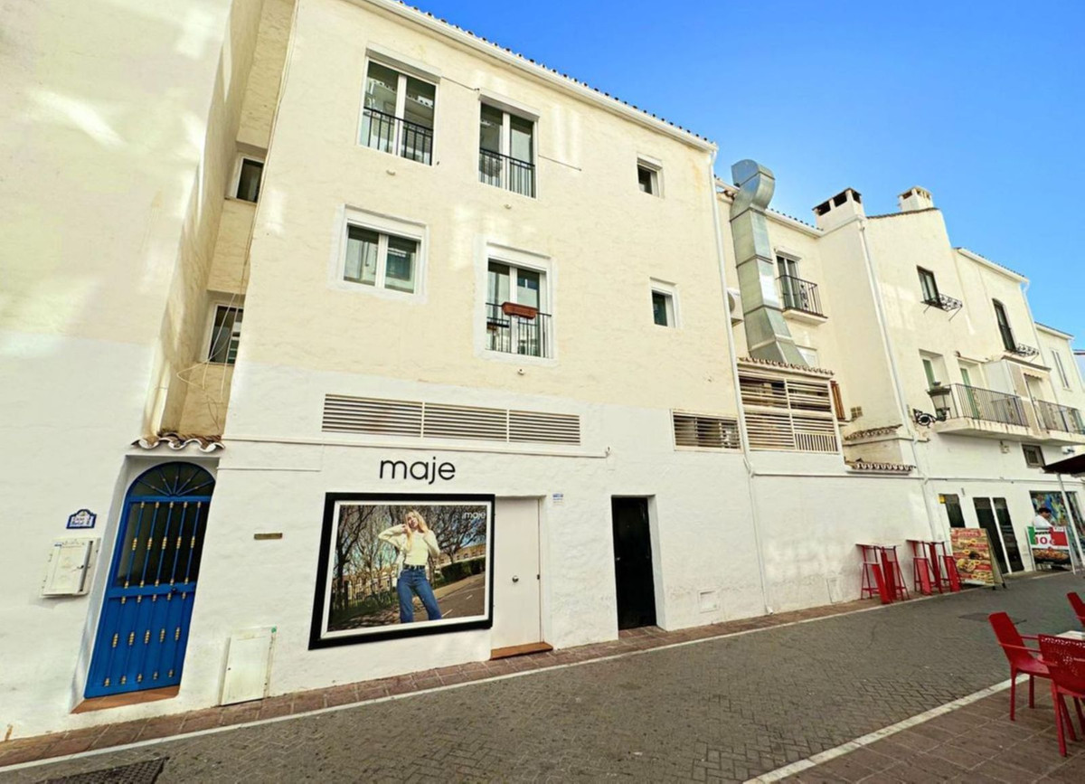 2 Bedroom Apartment for Sale in Puerto Banús — 5