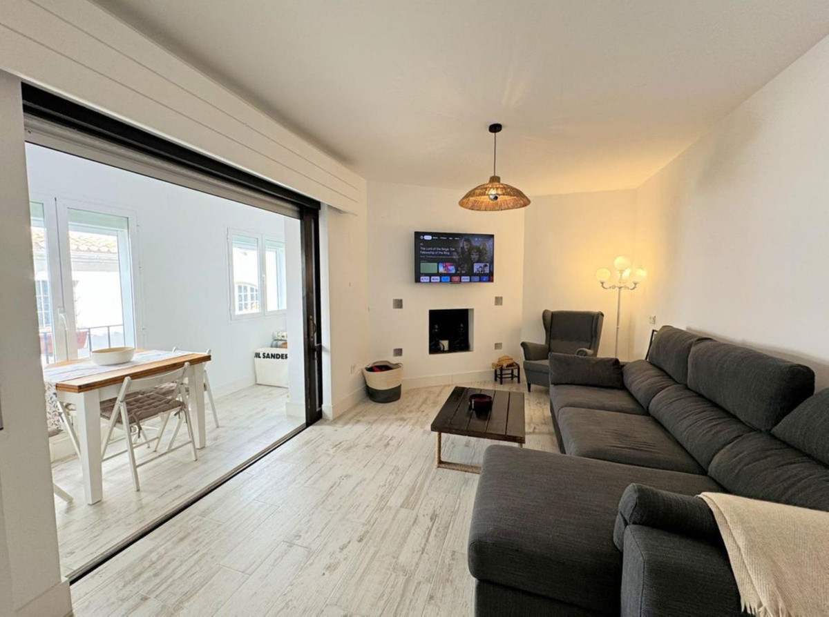 2 Bedroom Apartment for Sale in Puerto Banús — 6
