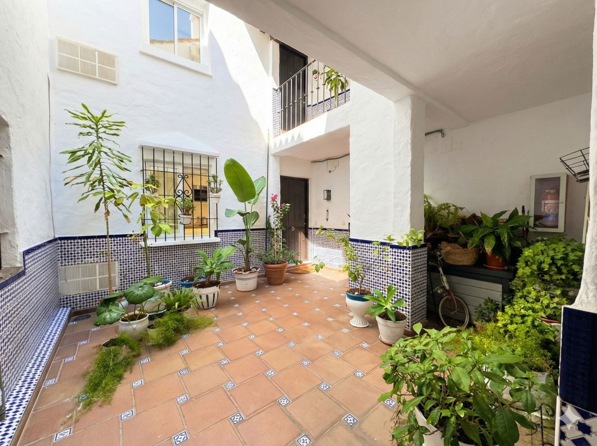 2 Bedroom Apartment for Sale in Puerto Banús — 7