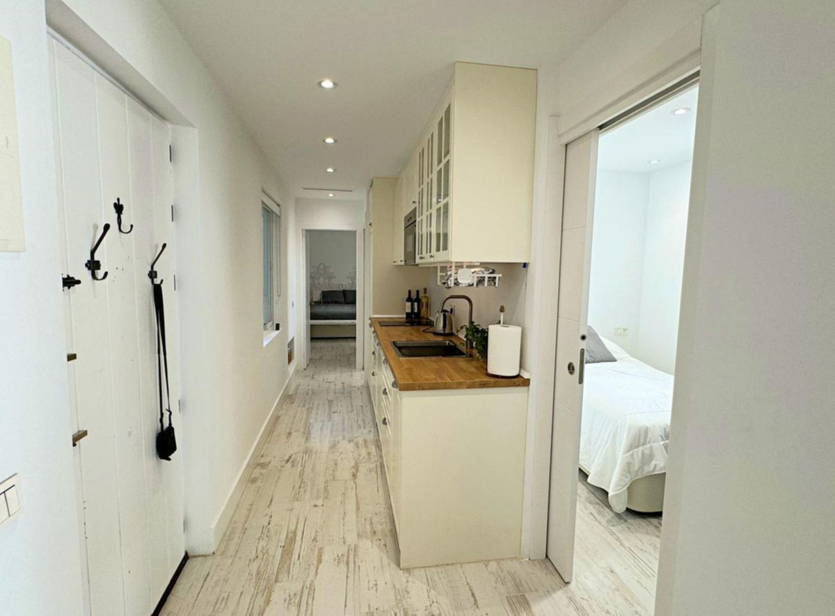 2 Bedroom Apartment for Sale in Puerto Banús — 8