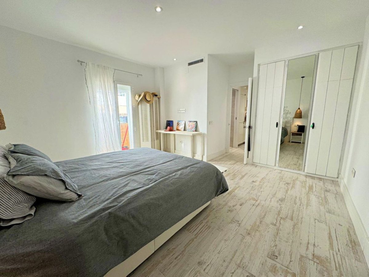 2 Bedroom Apartment for Sale in Puerto Banús — 9