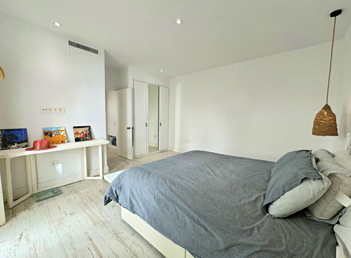 2 Bedroom Apartment for Sale in Puerto Banús — view 10