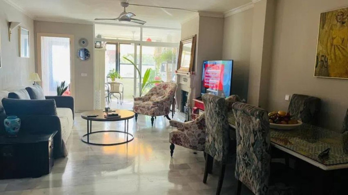 3 Bedroom Apartment for Sale in Nueva Andalucía — 2