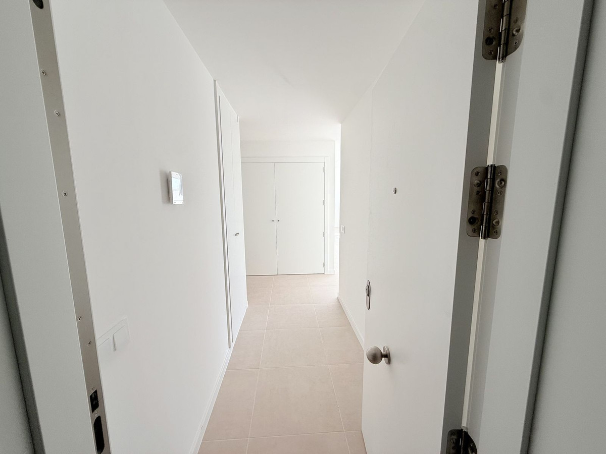 4 Bedroom Apartment for Sale in Estepona — 4