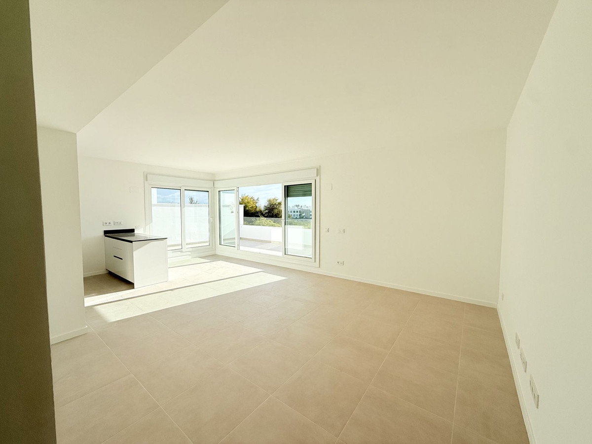 4 Bedroom Apartment for Sale in Estepona — 6