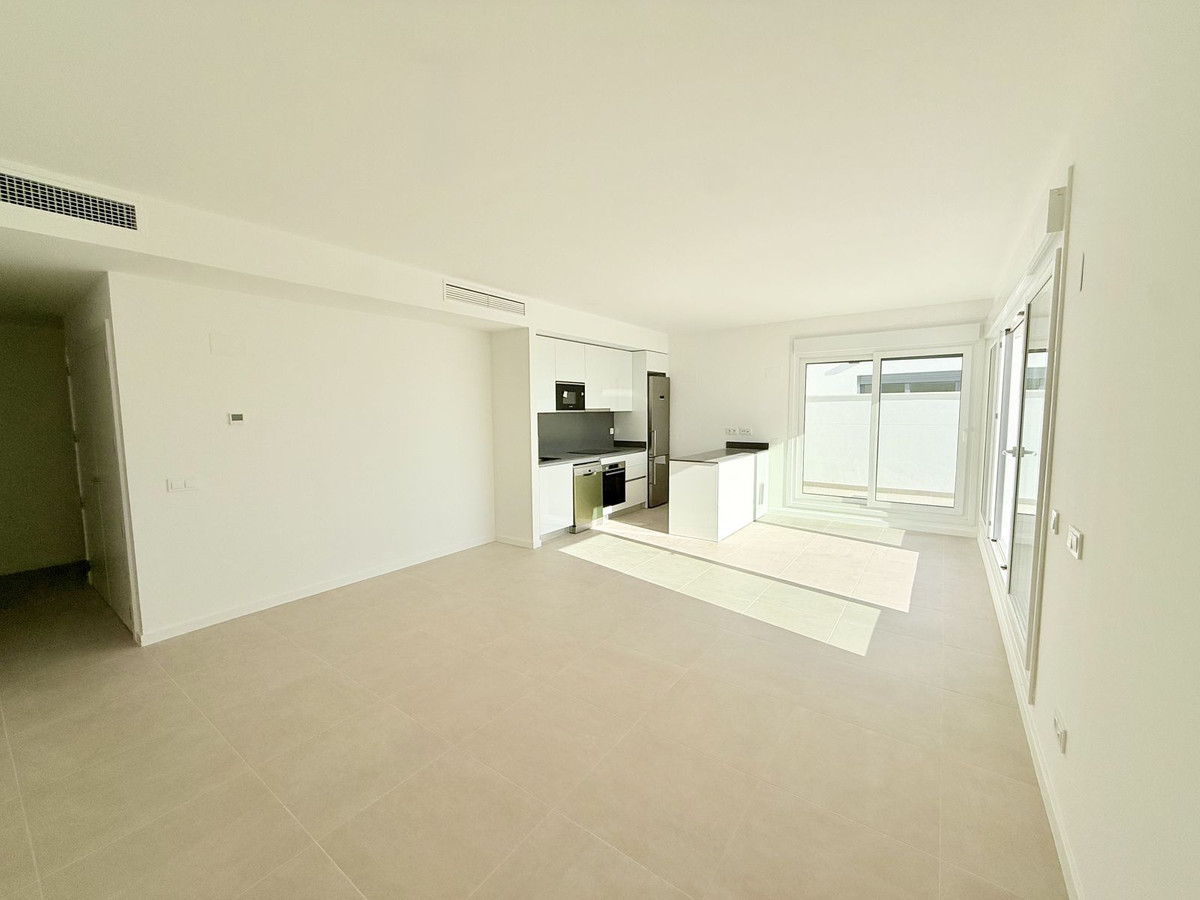 4 Bedroom Apartment for Sale in Estepona — 7