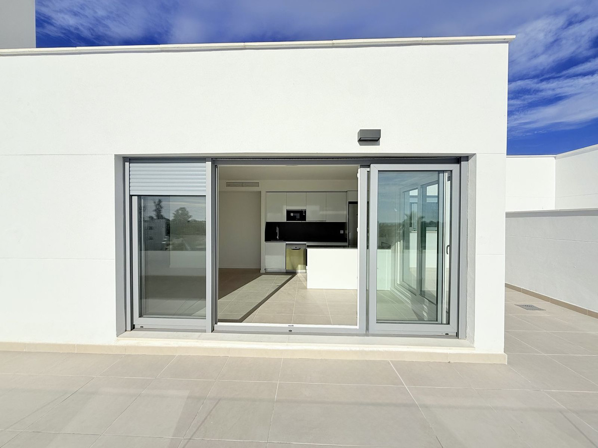 4 Bedroom Apartment for Sale in Estepona — 8