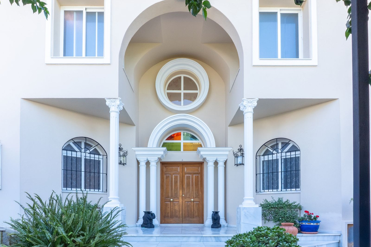 5 Bedroom Villa for Sale in New Golden Mile — 2