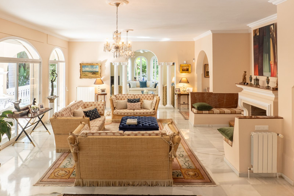 5 Bedroom Villa for Sale in New Golden Mile — 5