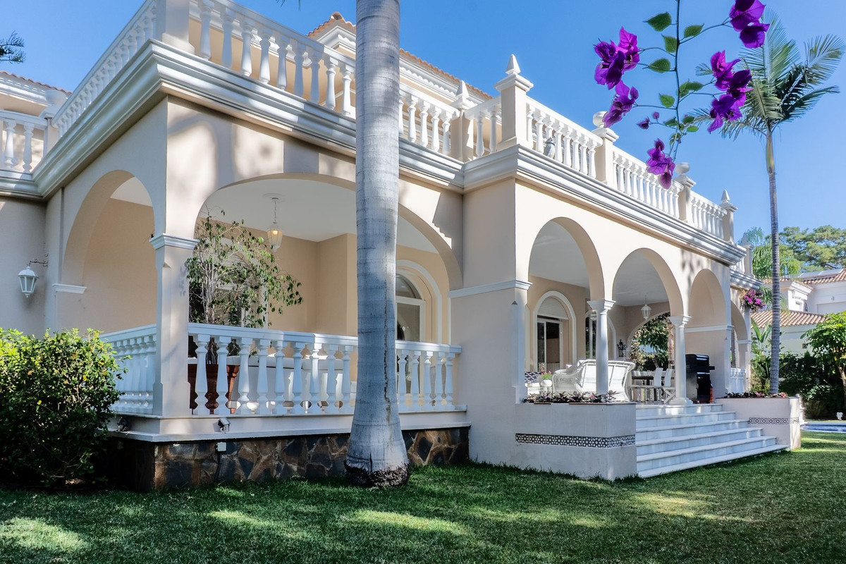 5 Bedroom Villa for Sale in New Golden Mile — view 10
