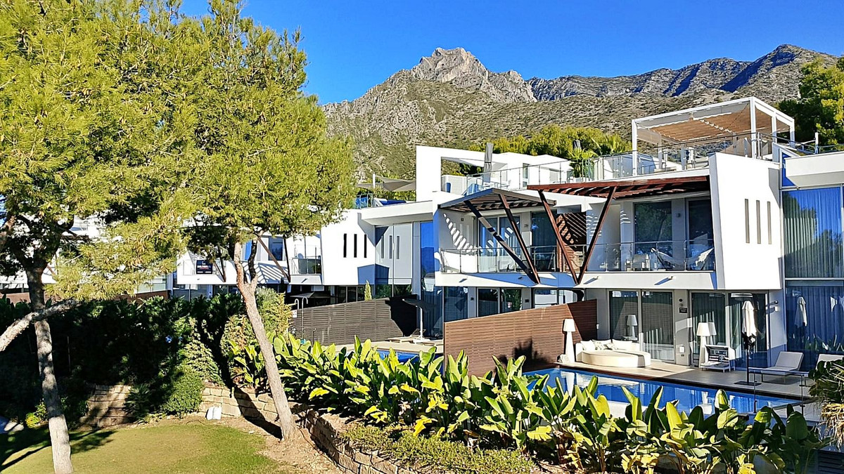 5 Bedroom Villa for Sale in Sierra Blanca