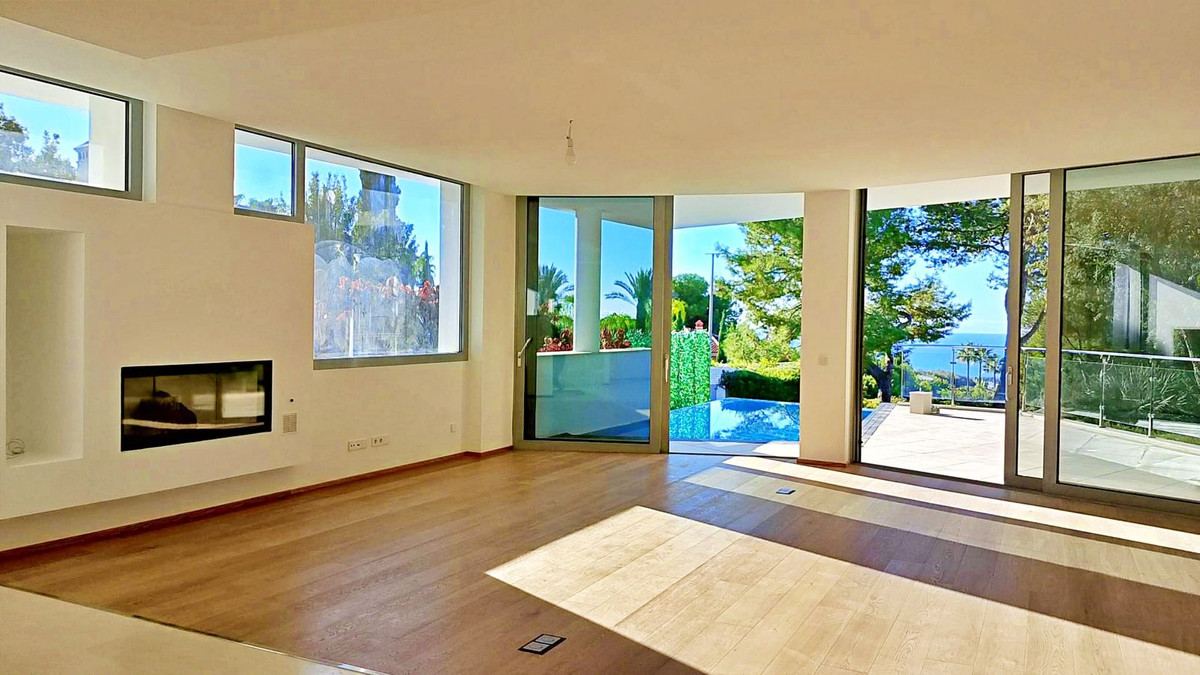 5 Bedroom Villa for Sale in Sierra Blanca — 2