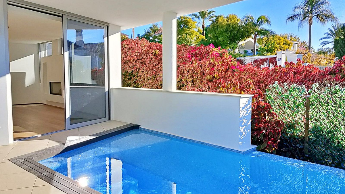 5 Bedroom Villa for Sale in Sierra Blanca — view 11