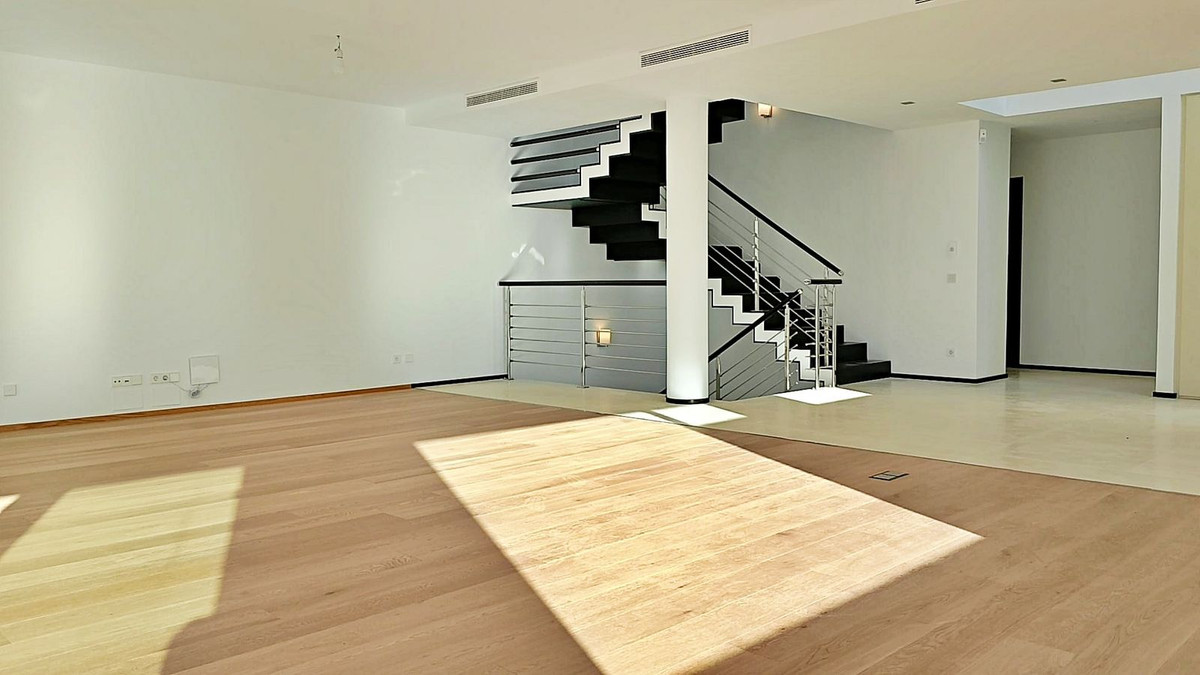 5 Bedroom Villa for Sale in Sierra Blanca — view 14
